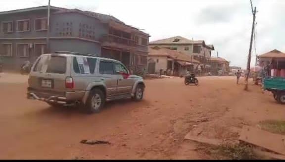 Residents Frustrated by Dusty Conditions Along Berekum-Mpatasie Road