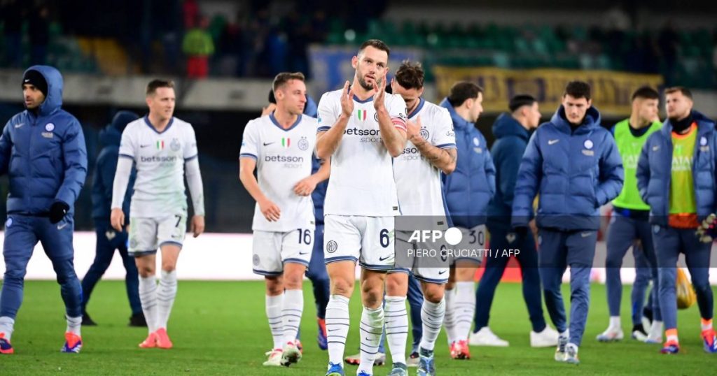 Inter Dominates Verona 5-0 to Claim Serie A Top Spot
